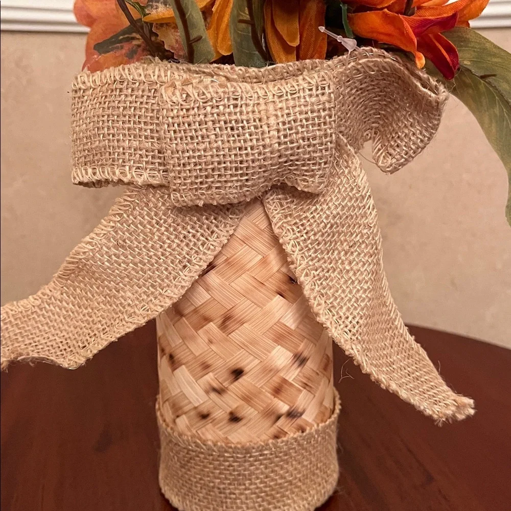 🍁FALL CLEAROUT🍁 14” Autumn Floral Arrangement in Woven Basket with Burlap Bow